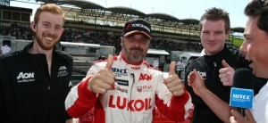 Muller beats Michelisz in Hungary Muller beats Michelisz in Hungary