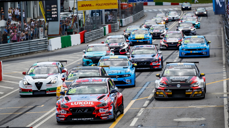 WTCR race start at Vila Real