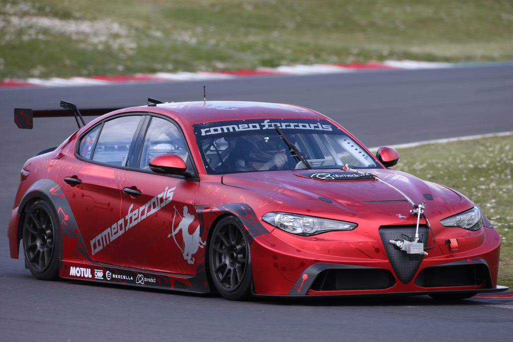 Alfa Romeo Giulia ETCR