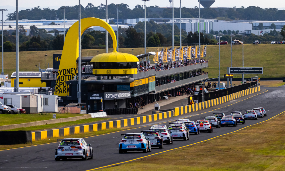 TCR Australia race start at Sydney Motorsport Park