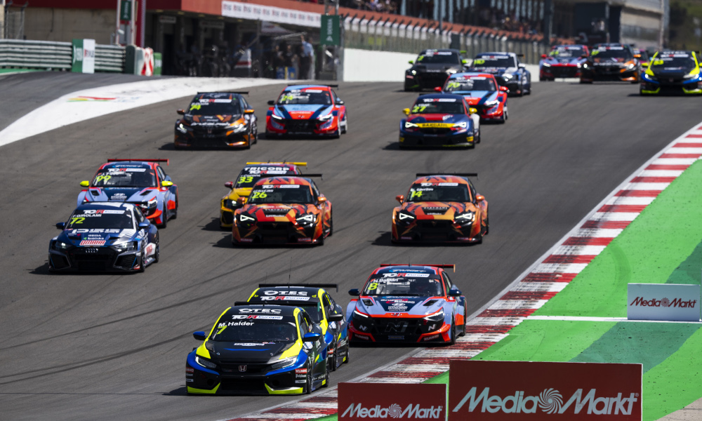 TCR Europe race start at Portimao in 2022