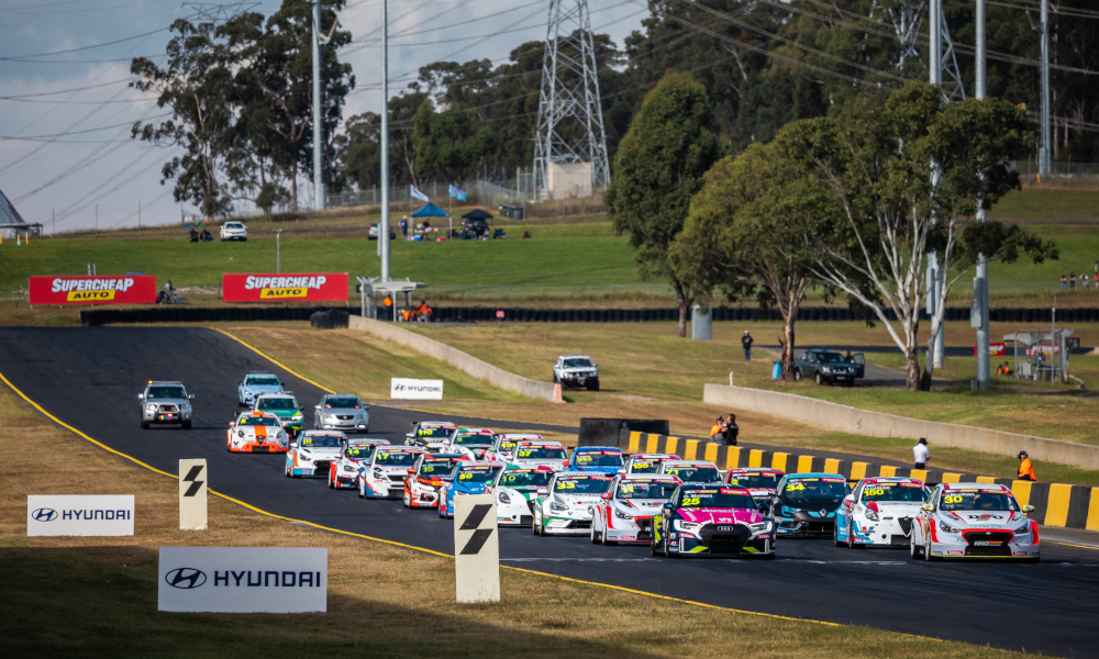 TCR Australia race start at Sydney Motorsport Park