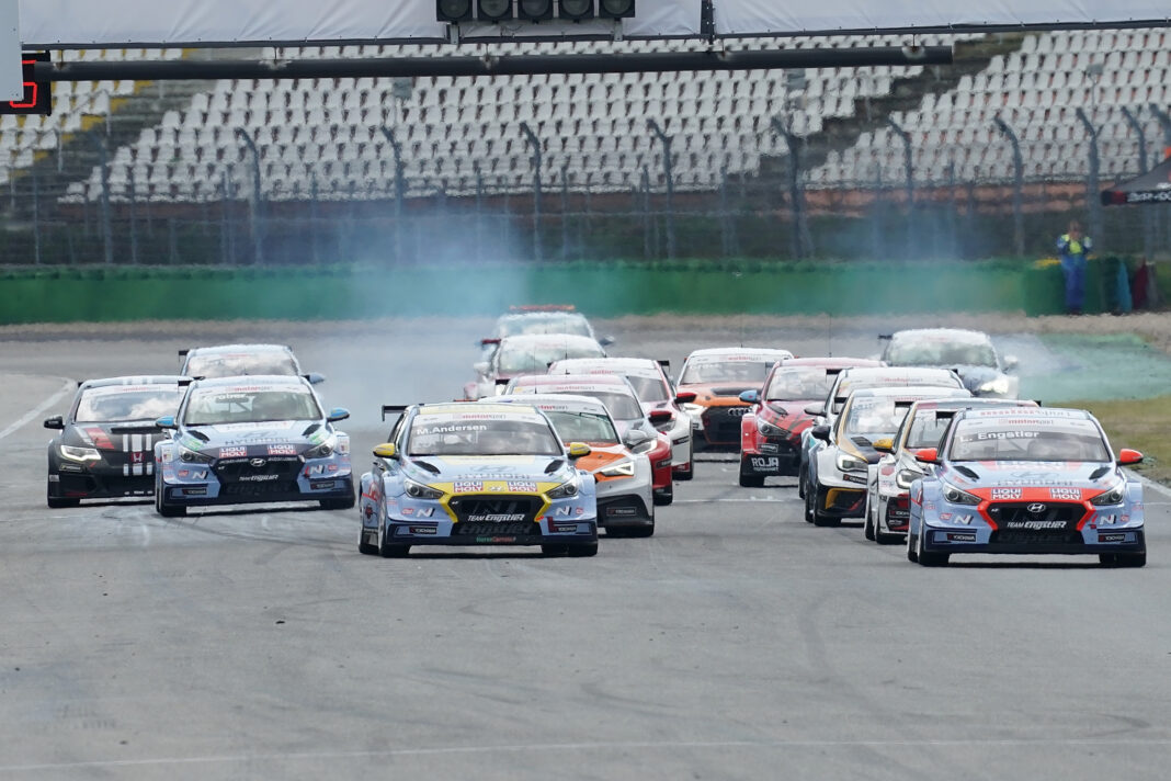 ADAC TCR Germany race start at the Hockenheimring