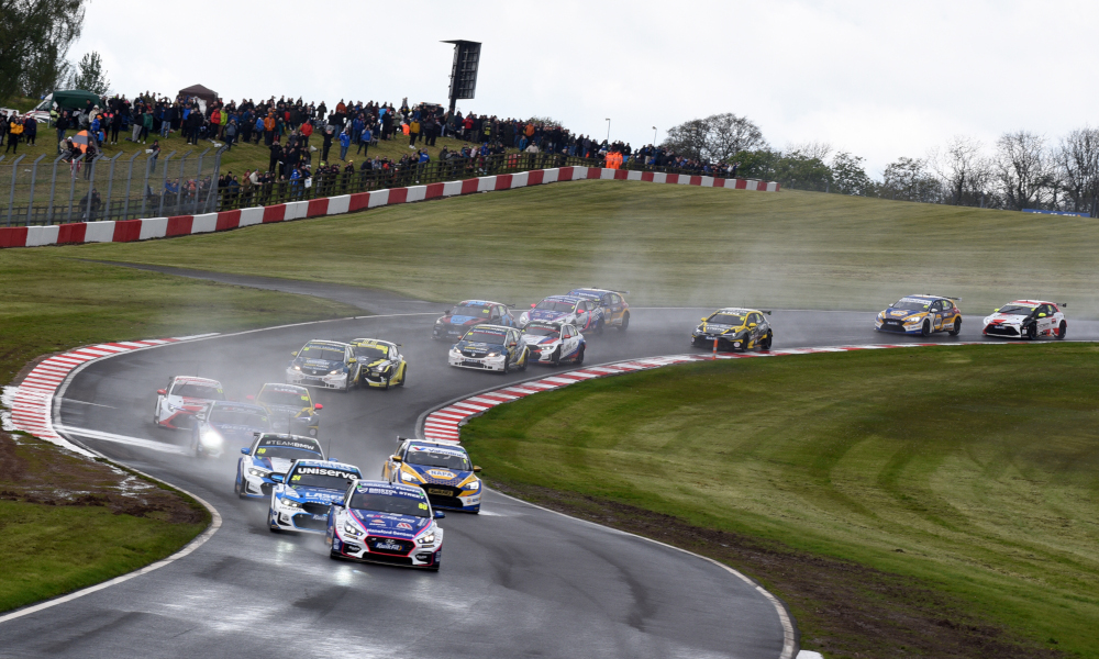 Tom Ingram wins delayed, interrupted Donington Park opener